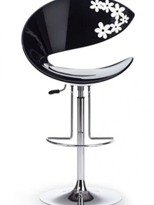 Inconfondibile icona del design contemporaneo firmata Midj.   Sgabello con telaio in tubo d’acciaio, disponibile nelle finiture cromato o verniciato alluminio. Seduta e schienale disponibile in Hirek fiori.