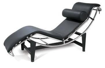 Le Corbusier Chaise Lounge Relax con telaio cromato rivestita in pelle crostina nera (cuciture in tinta).