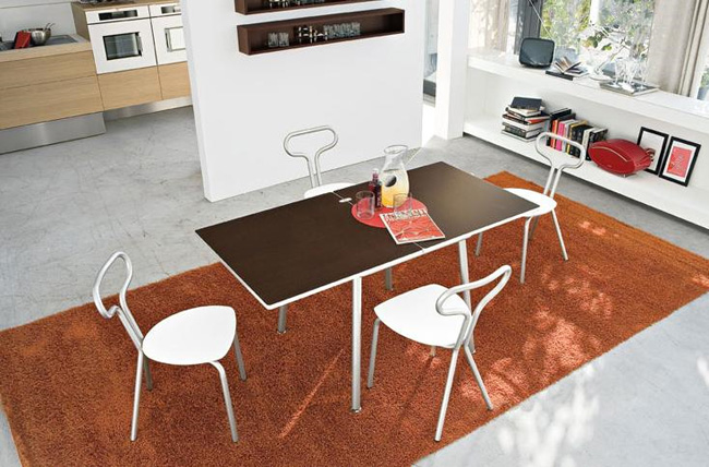 Sedia Calligaris MISS CS/1057-W in metallo cromato o verniciata in acciaio satinato. Seduta disponibile nelle varianti: rovere, wengè, ciliegio.