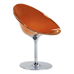 Poltrona girevole Kartell by Philippe Starck su perno centrale.